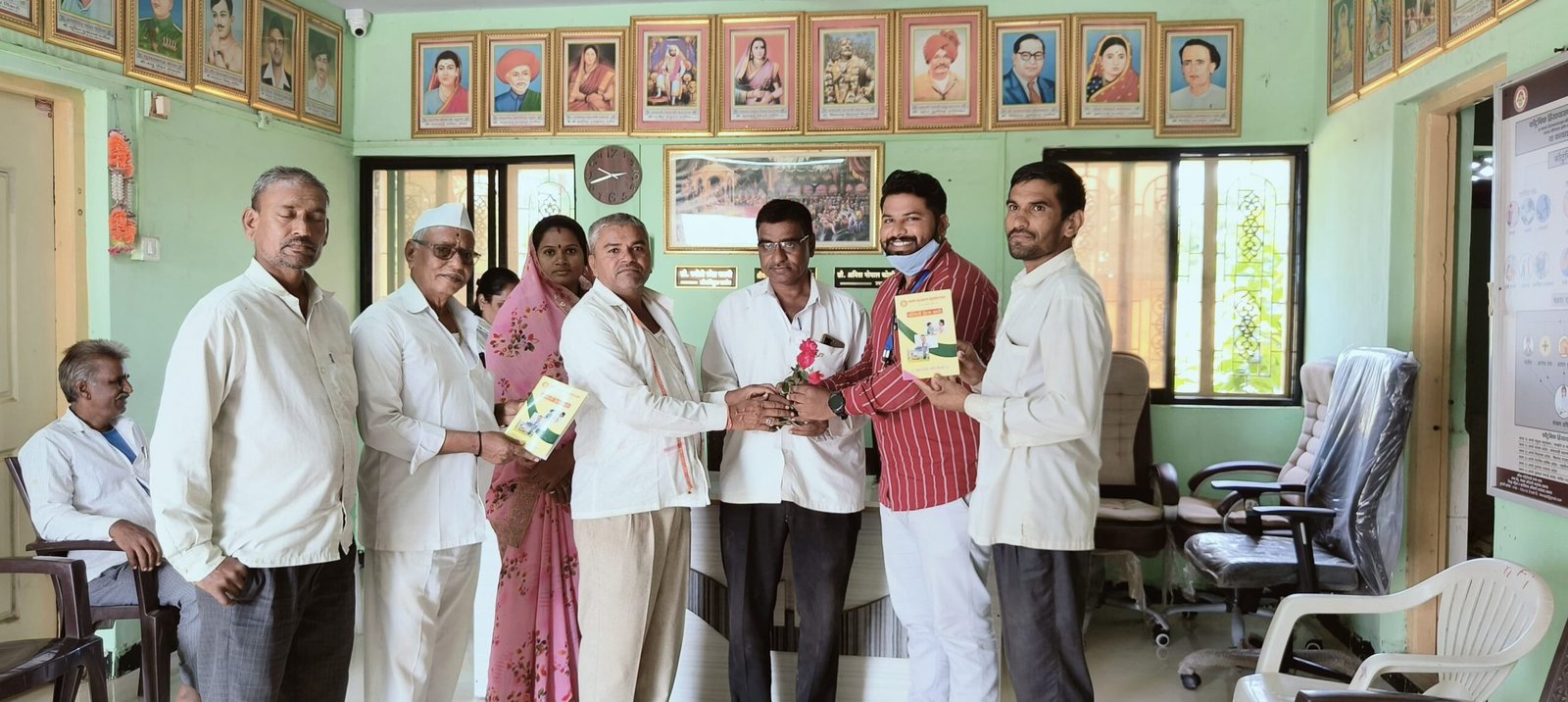 आरोग्य तपासणी व फॅमिली हेल्थ कार्ड शिबीर फोटो 105